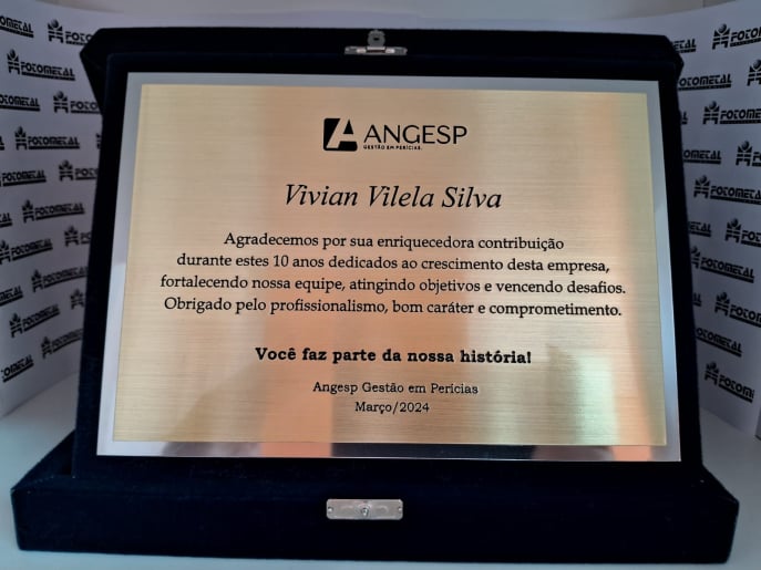 Encontre o estojo ideal para sua placa de homenagem em Curitiba! Diversos modelos para todos os gostos e orçamentos. 
