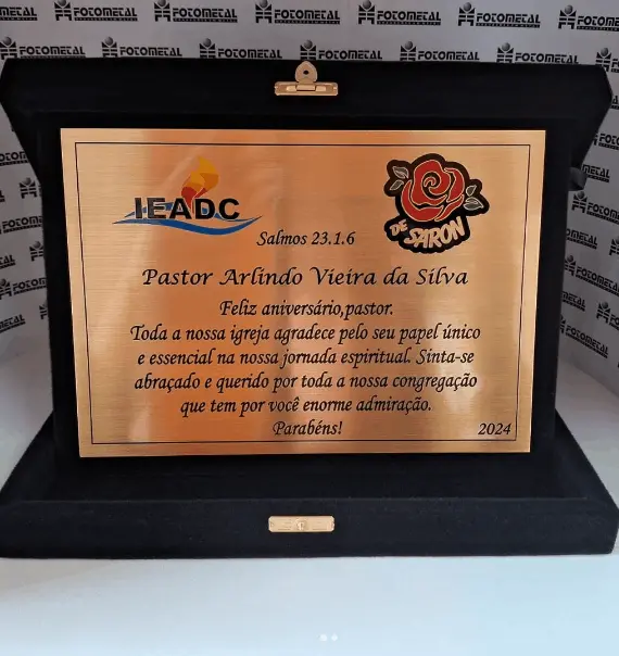 Placa de homenagem gravada em latão polido medindo 14x20 cm-estojo para placa de homenagem Curitiba - Paraná - Brasil